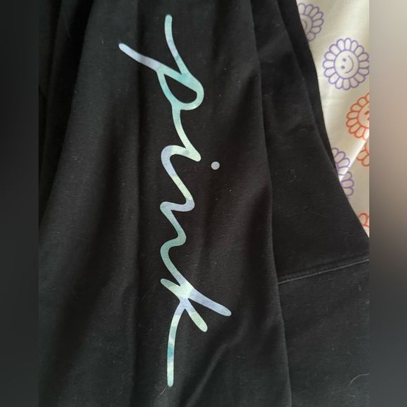 XXL Pink VS Leggings
Black BG w/ periwinkle/white/blue “pink” in cursive print. - Picture 4 of 5